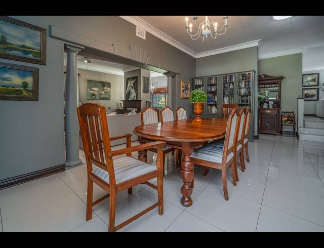 6 BEDROOM FREEHOLD FOR SALE IN COWIES HILL